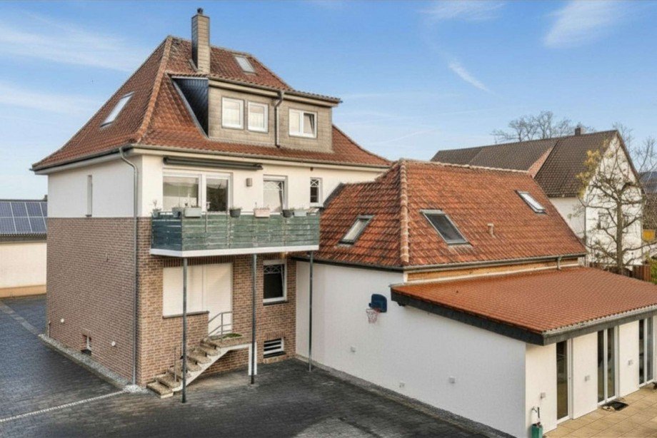 MFH -Hofansicht mit Anbau und Stellfla Mehrfamilienhaus Wunstorf