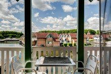 Balkon Maritimes Ferienhaus am Wasser mit eigenem Bootsanleger im Hafendorf Rheinsberg