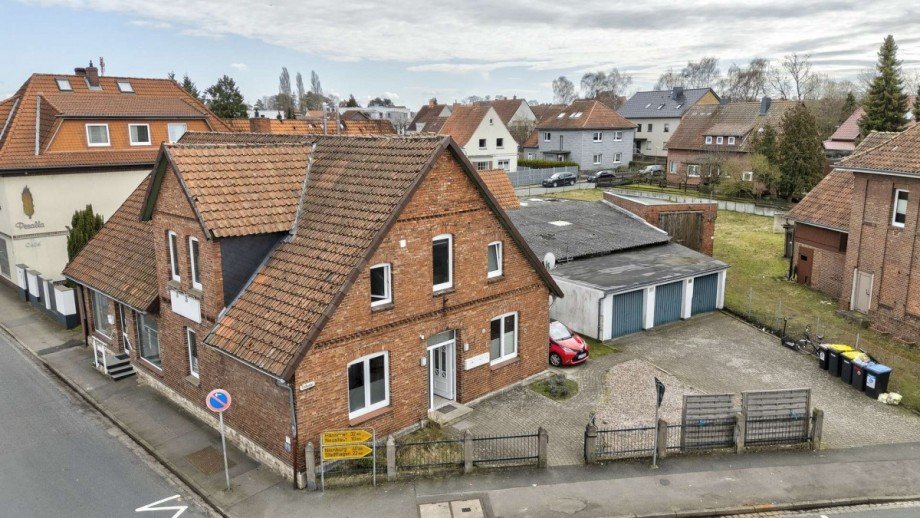 Luftaufnahme - Gesamtansicht des Grundst�cks Wohn- / Gesch�ftshaus Steinhude