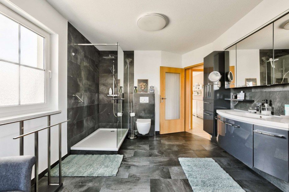 Tageslichtbad mit Dusche Einfamilienhaus Bernau bei Berlin