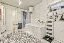 Tageslichtbad mit Badewanne und Dusche Einfamilienhaus | 155 m� Wfl. | 6 Zimmer | 785 m� Grundst�ck | nahe Frankfurt (Oder)
