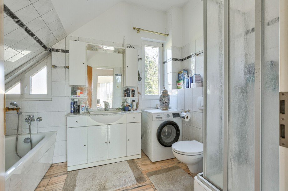 Tageslichtbad mit Waschmaschinenanschluss Maisonettewohnung Berlin