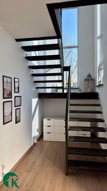 Holztreppe mit Weitblick Die Nibelungen Villa in Bernau bei Berlin - hochwertiges, ger�umiges Wohnen am Feldrand