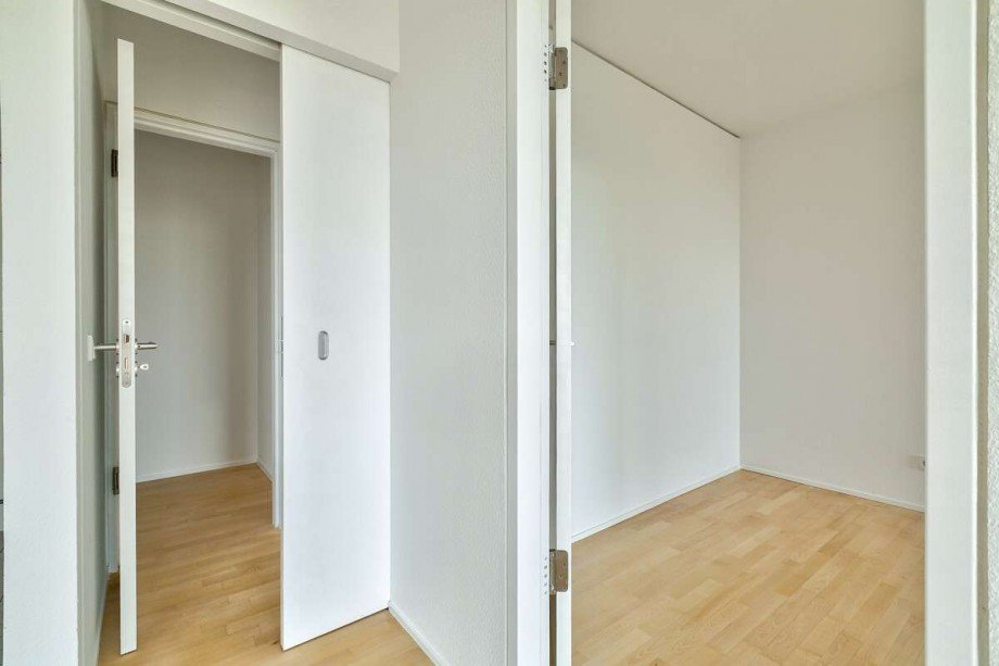 Flur mit Zugang zu Bad und Abstellraum Etagenwohnung Berlin