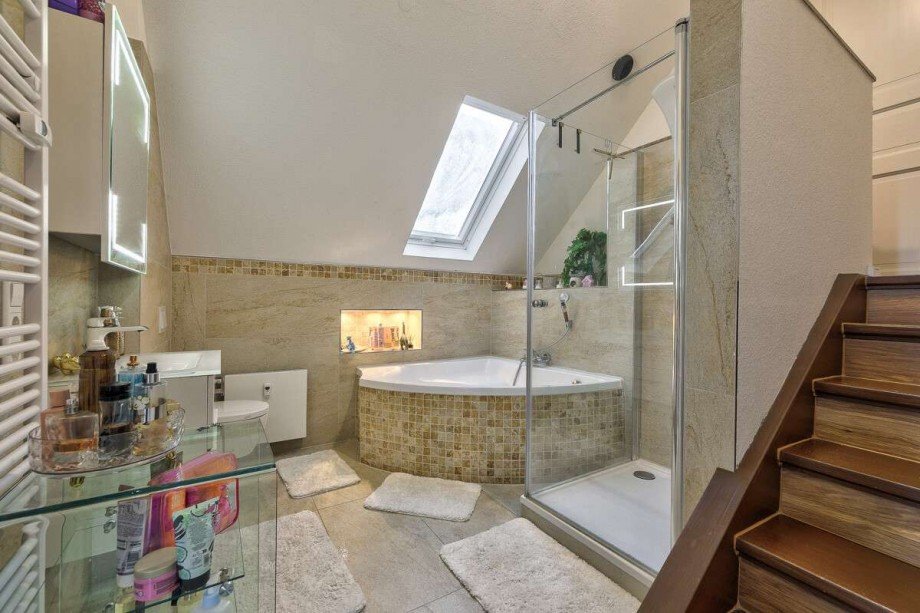 Tageslichtbad mit Badewanne _ Dusche Mehrfamilienhaus Wunstorf