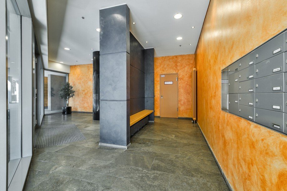 Repr�sentativer Eingangsbereich im Haus Etagenwohnung Berlin