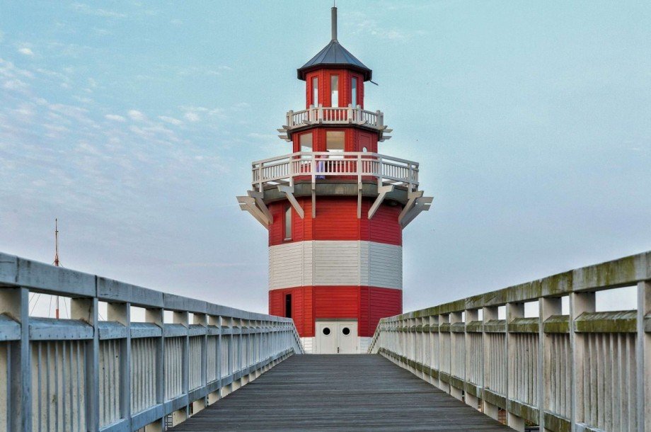 Der Leuchtturm mit Blick udie Anlage Reihenmittelhaus Rheinsberg