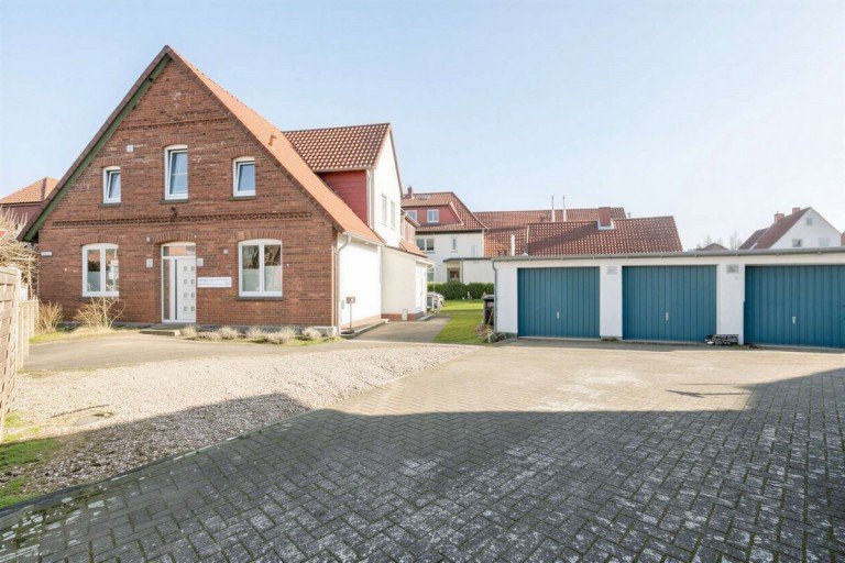 Frontansicht MFH Steinhude Wohn- / Gesch�ftshaus Gefragte Lage nahe dem Steinhuder Meer - attraktives Wohn- und Gesch�ftshaus �ber 6,7 % Rendite