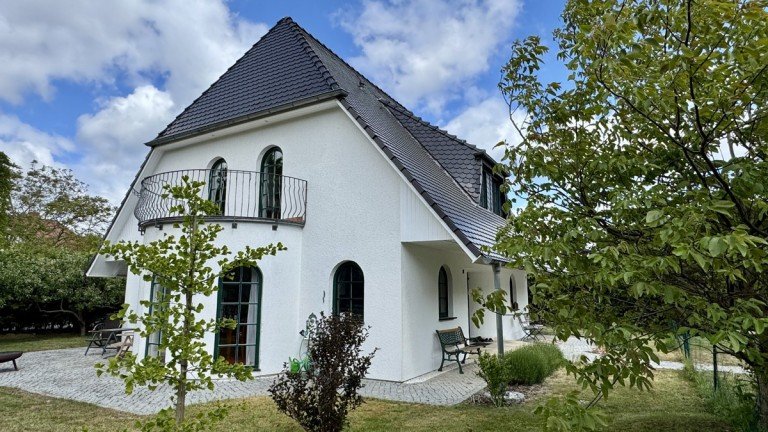 Hausansicht seitlich Angerm�nde Einfamilienhaus Das Landhaus am Kirschgarten - luxuri�s, gepflegt, familienfreundlich, provisionsfrei!