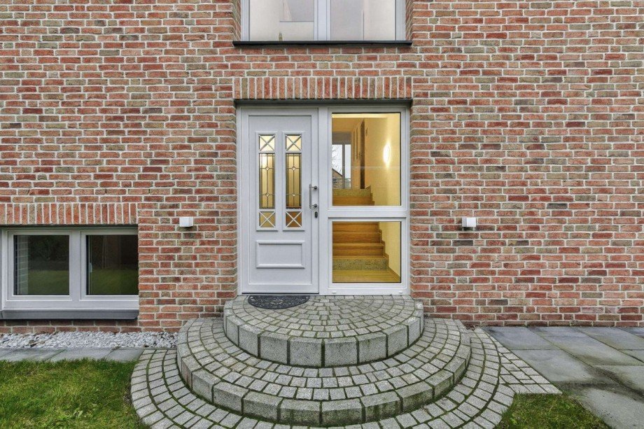 EFH - Seiteneingang Mehrfamilienhaus Wunstorf