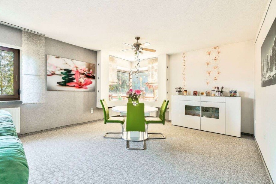 Wohnzimmer mit gro�em Eckfenster Einfamilienhaus M�llrose