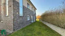 Hausansicht Seite Die Nibelungen Villa in Bernau bei Berlin - hochwertiges, ger�umiges Wohnen am Feldrand