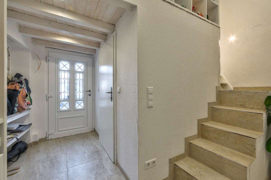 Zusacher Eingang Mehrfamilienhaus Wunstorf